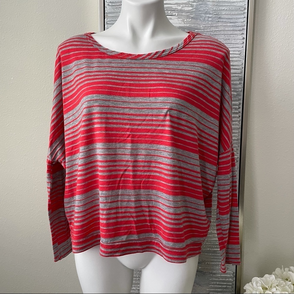 Romeo & Juliet Couture Dolman Sleeve Top Size S